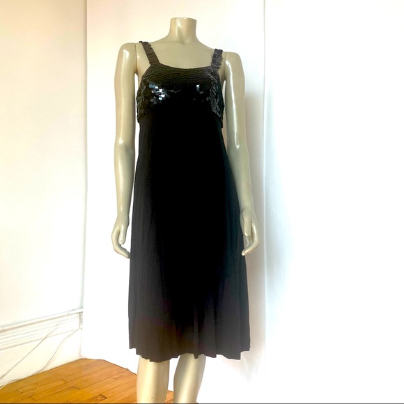 Hannah Jo With A Large Sequence Midi Dress - Picture 6 of 10